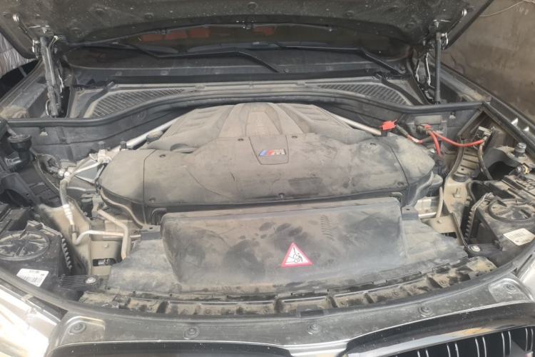 Used BMW X6 M 2015 X6 M Engine Bay