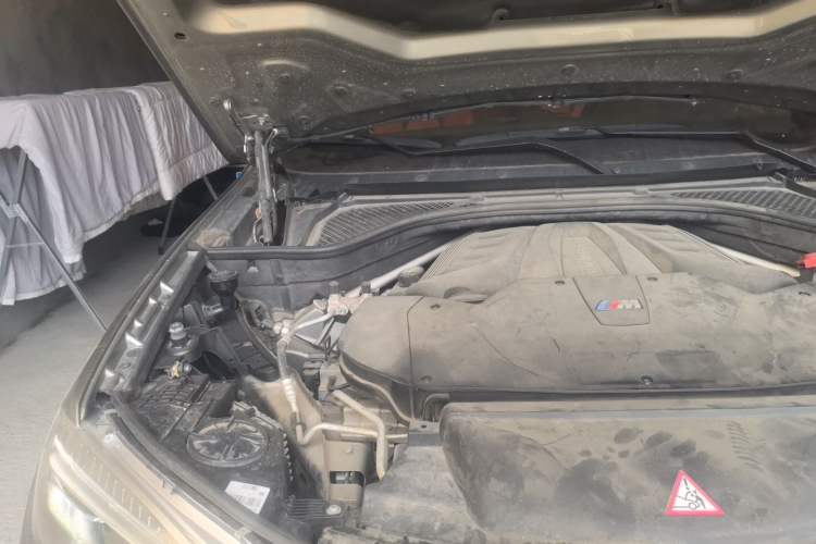 Used BMW X6 M 2015 X6 M Engine Bay Right