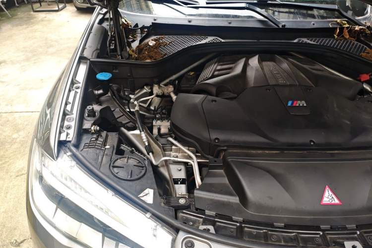 Used BMW X6 M 2015 X6 M Engine Bay Right