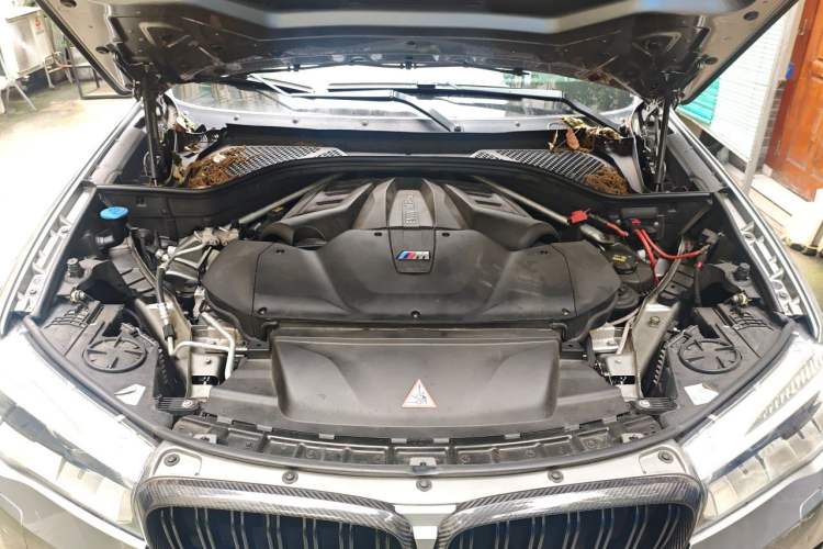 Used BMW X6 M 2015 X6 M Engine Bay