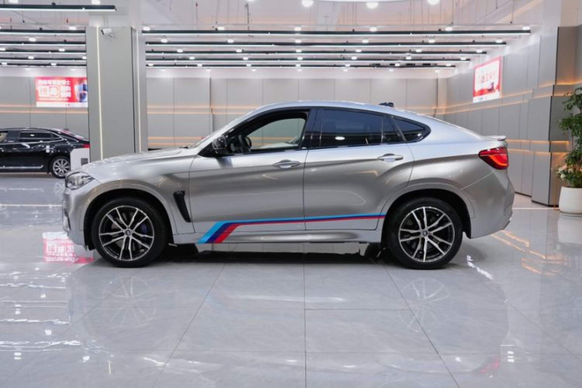 Used BMW X6 M 2015 X6 M Exterior 2