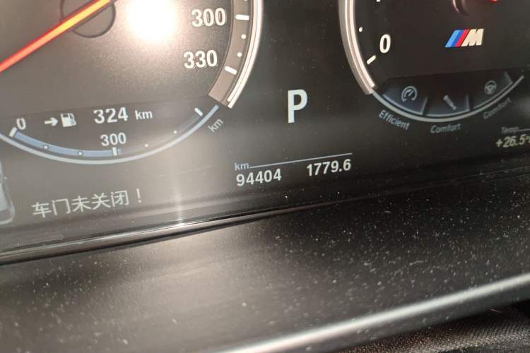 Used BMW X6 M 2015 X6 M Odometer Close Up