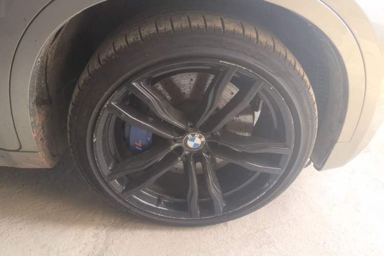 Used BMW X6 M 2015 X6 M Right Front Wheel Hub