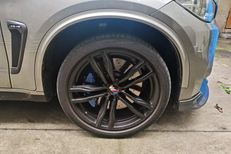 Used BMW X6 M 2015 X6 M Right Front Wheel Hub