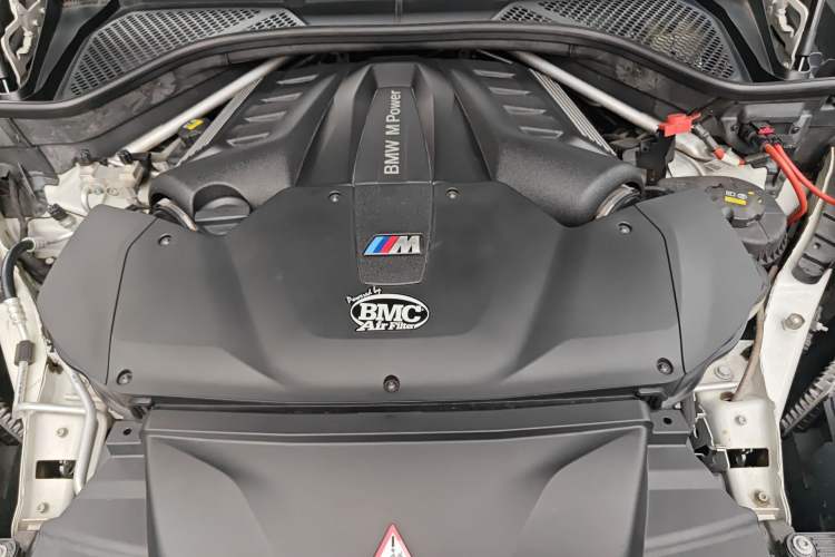 Used BMW X6 M 2015 X6 M Engine Bay