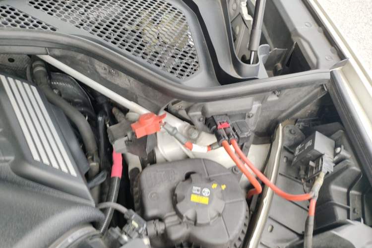 Used BMW X6 M 2015 X6 M Engine Bay Left
