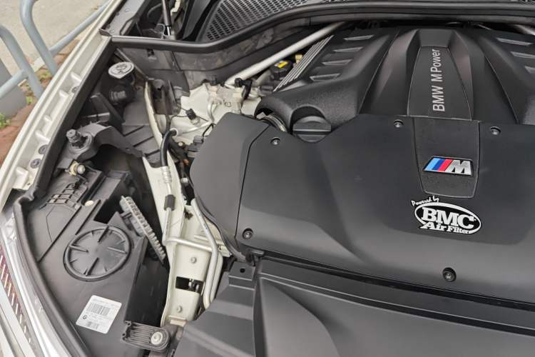 Used BMW X6 M 2015 X6 M Engine Bay Right