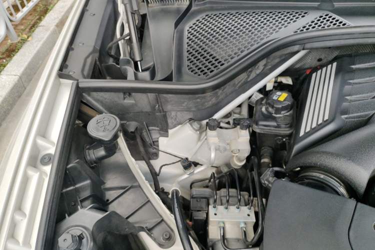 Used BMW X6 M 2015 X6 M Engine Bay Right