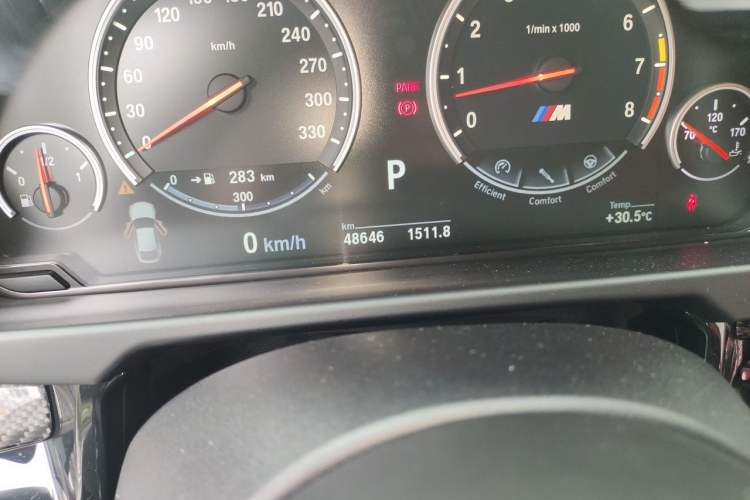 Used BMW X6 M 2015 X6 M Odometer Close Up