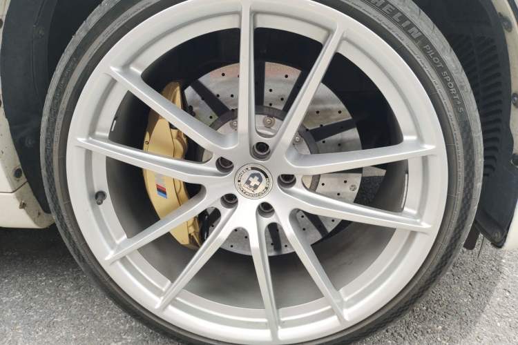 Used BMW X6 M 2015 X6 M Right Front Wheel Hub