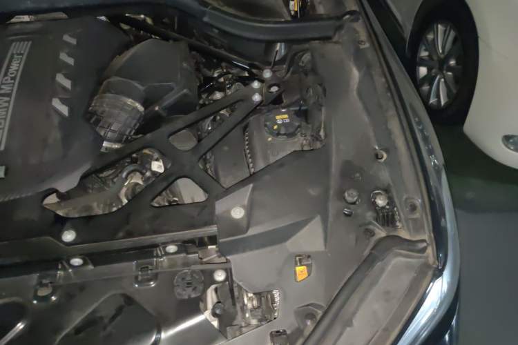 Used BMW X6 M 2020 X6 M Engine Bay Left