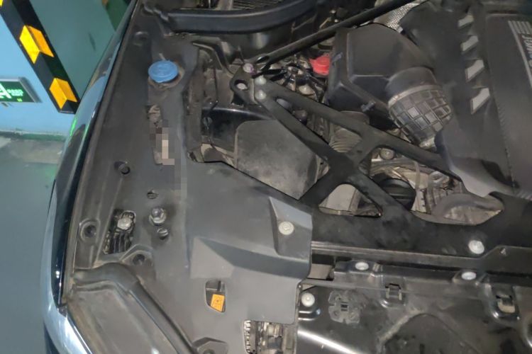 Used BMW X6 M 2020 X6 M Engine Bay Right