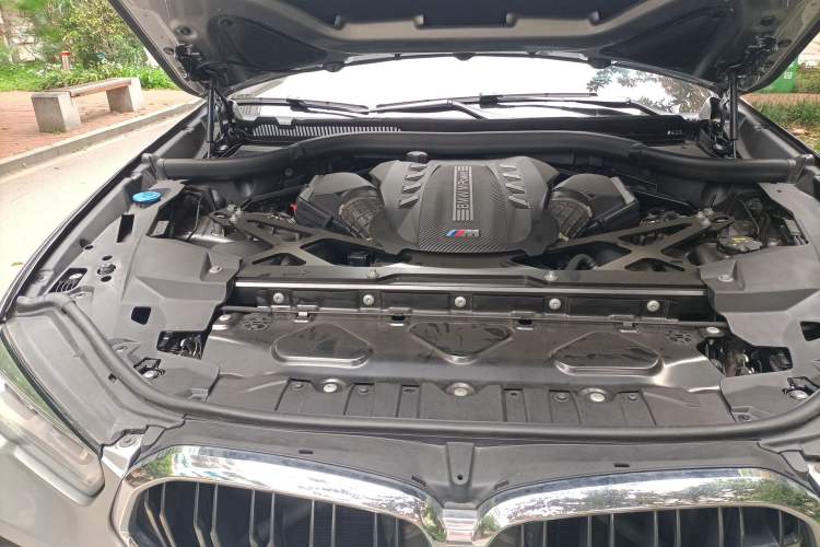 Used BMW X6 M 2020 X6 M Engine Bay Right