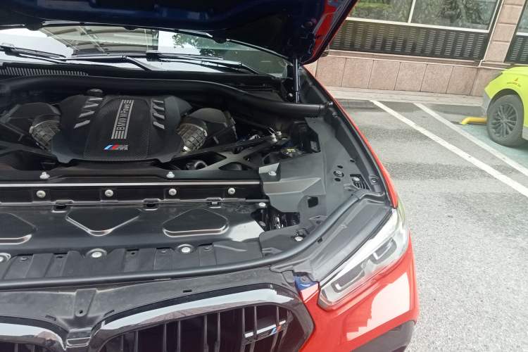Used BMW X6 M 2020 X6 M Engine Bay Left