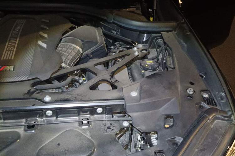 Used BMW X6 M 2022 X6 M Engine Bay Left