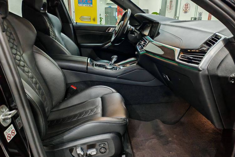 Used BMW X6 M 2022 X6 M Interior 10