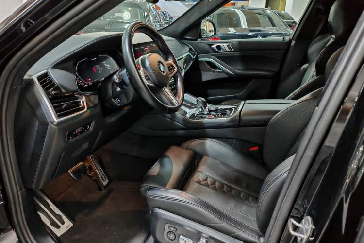 Used BMW X6 M 2022 X6 M Interior 5