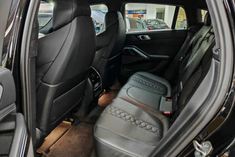 Used BMW X6 M 2022 X6 M Interior 6