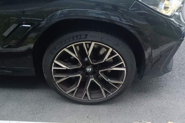 Used BMW X6 M 2022 X6 M Right Front Wheel Hub