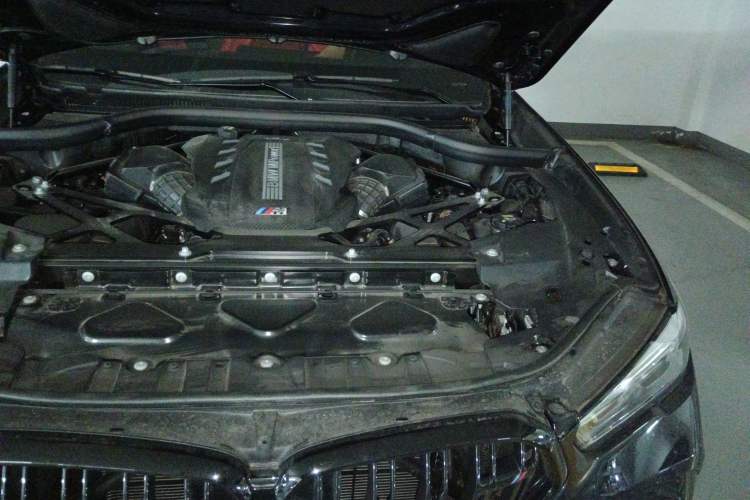 Used BMW X6 M 2022 X6 M Engine Bay Left