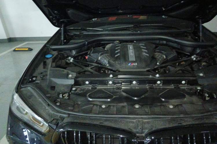 Used BMW X6 M 2022 X6 M Engine Bay Right