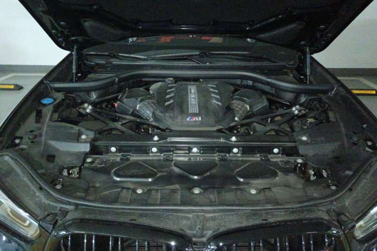 Used BMW X6 M 2022 X6 M Engine Bay