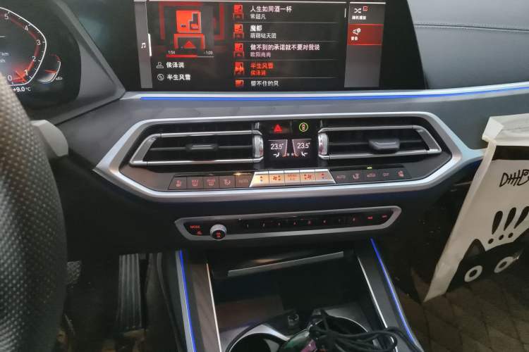 Used BMW X7 2022 xDrive40i Luxury Package with Leading Features Audio And AC Panel