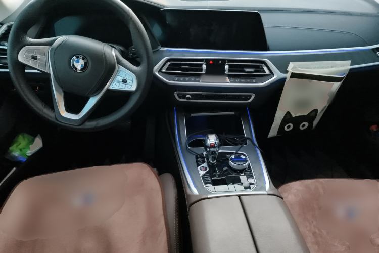 Used BMW X7 2022 xDrive40i Luxury Package with Leading Features Center Console