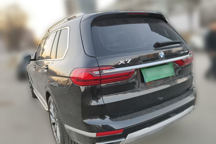 Used BMW X7 2022 xDrive40i Luxury Package with Leading Features Rear Left 45 Deg