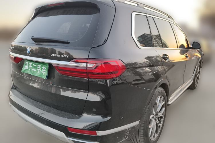 Used BMW X7 2022 xDrive40i Luxury Package with Leading Features Rear Right 45 Deg