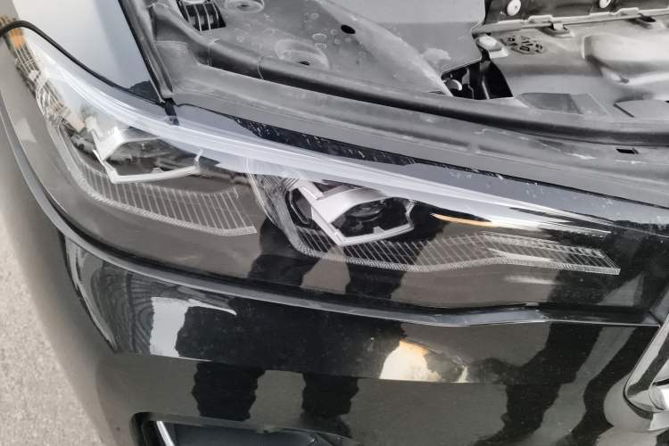Used BMW X7 2022 xDrive40i Luxury Package with Leading Features Right Front Headlight