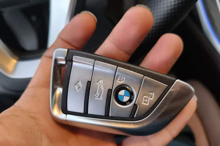 Used BMW X7 2022 xDrive40i Luxury Package with Leading Features Vehicle Key