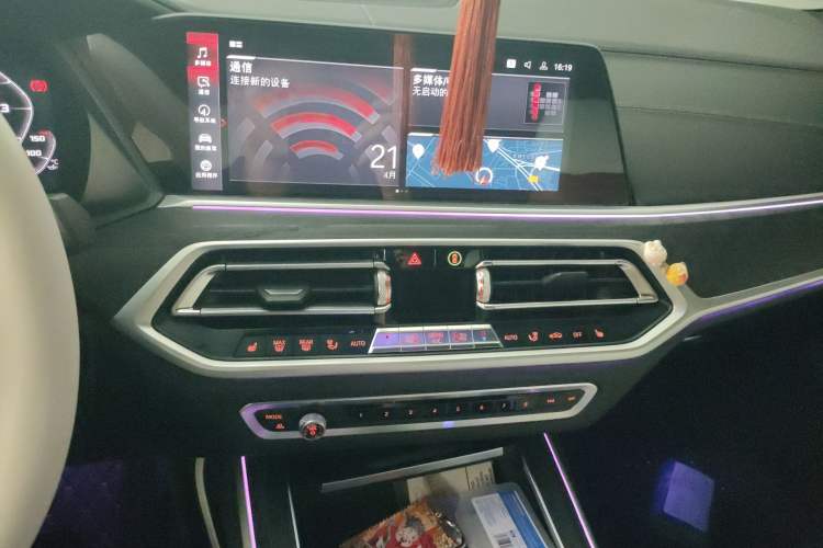 Used BMW X7 2019 xDrive40i Luxury M Sport Package Audio And AC Panel