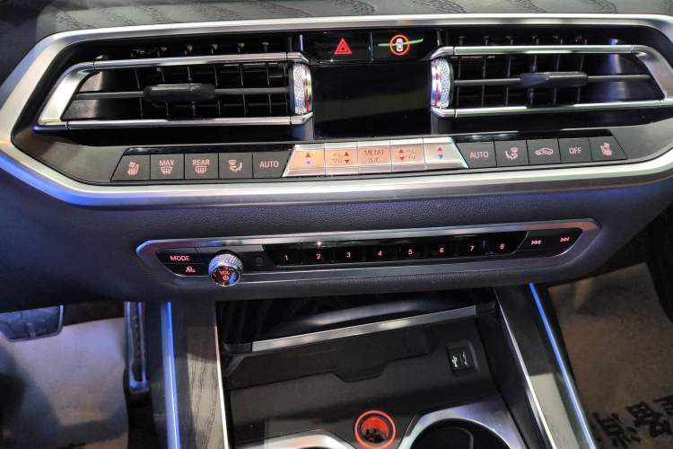 Used BMW X7 2019 xDrive40i Executive Model M Sport Package Audio And AC Panel