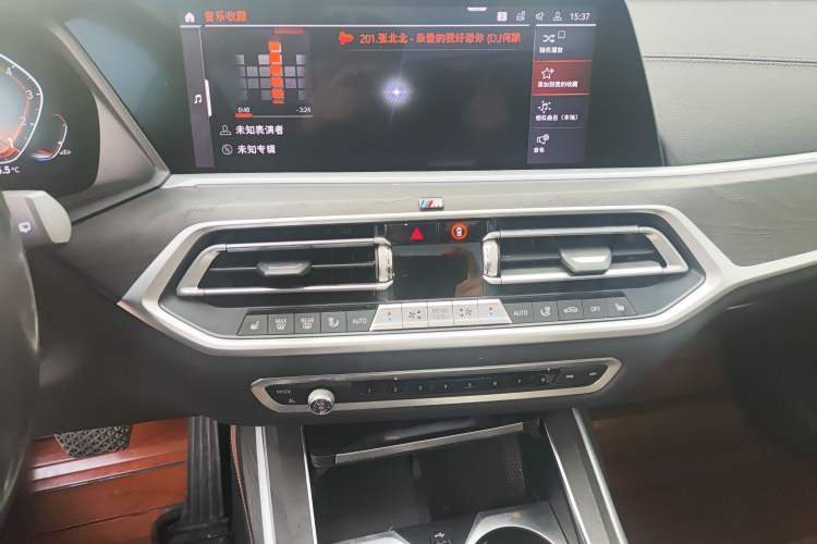 Used BMW X7 2019 xDrive40i Luxury Package with Leading Features Audio And AC Panel
