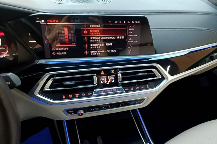Used BMW X7 2019 xDrive40i Executive Model M Sport Package Audio And AC Panel