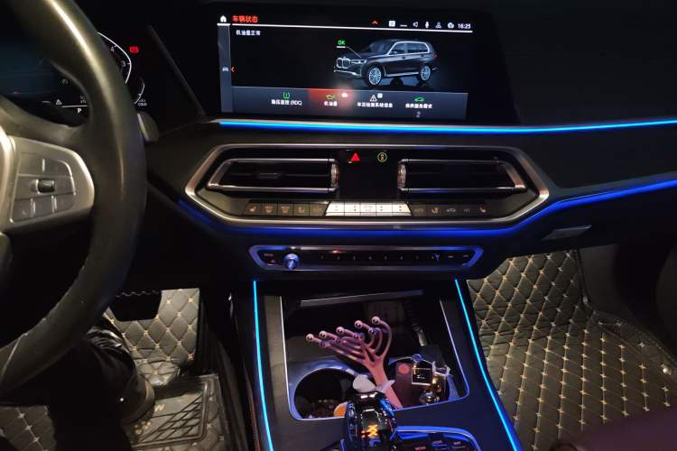 Used BMW X7 2019 xDrive40i Luxury Package with Leading Features Audio And AC Panel