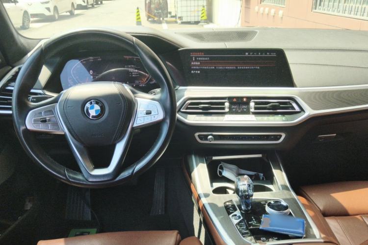 Used BMW X7 2019 xDrive40i Luxury Package with Leading Features Center Console