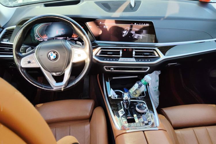Used BMW X7  Center Console