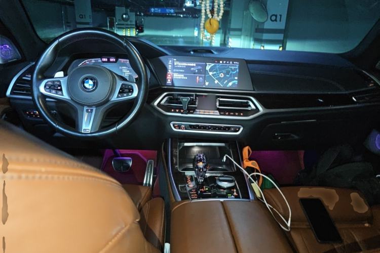 Used BMW X7  Center Console