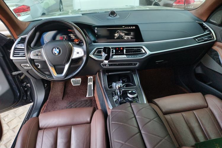 Used BMW X7 2019 xDrive40i Luxury Package with Leading Features Center Console
