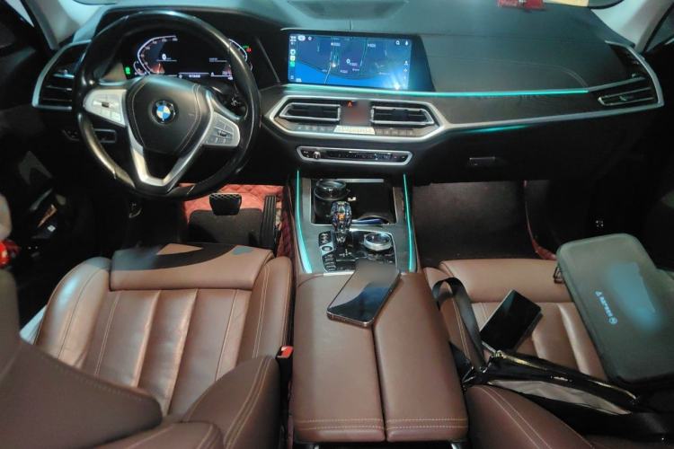 Used BMW X7 2019 xDrive40i Luxury Package with Leading Features Center Console