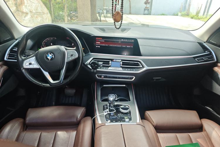Used BMW X7 2019 xDrive40i Luxury Package with Leading Features Center Console