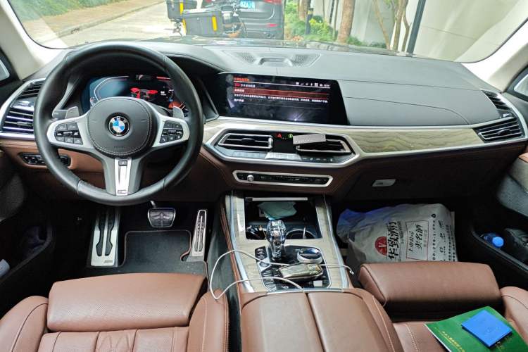 Used BMW X7 2019 xDrive40i Luxury M Sport Package Center Console