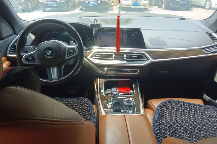 Used BMW X7  Center Console