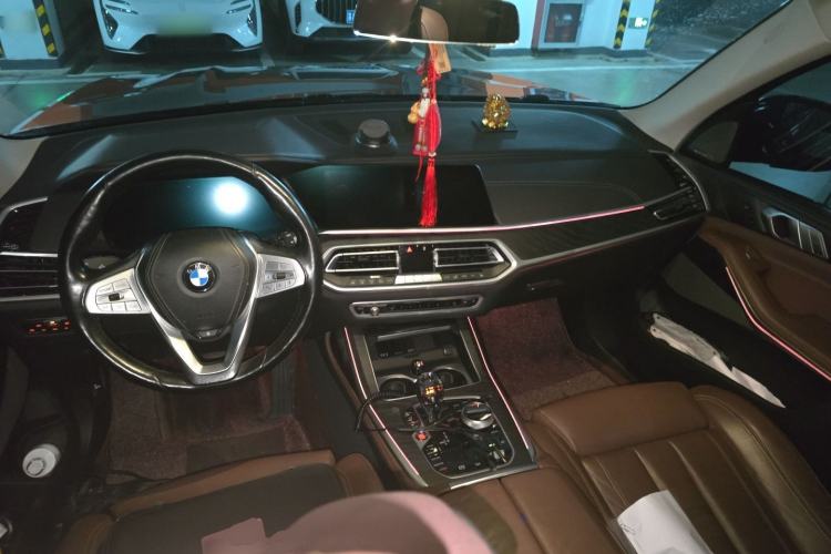 Used BMW X7 2019 xDrive40i Luxury Package with Leading Features Center Console