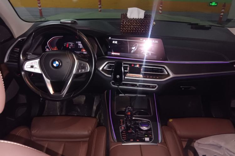 Used BMW X7 2019 xDrive40i Luxury Package with Leading Features Center Console