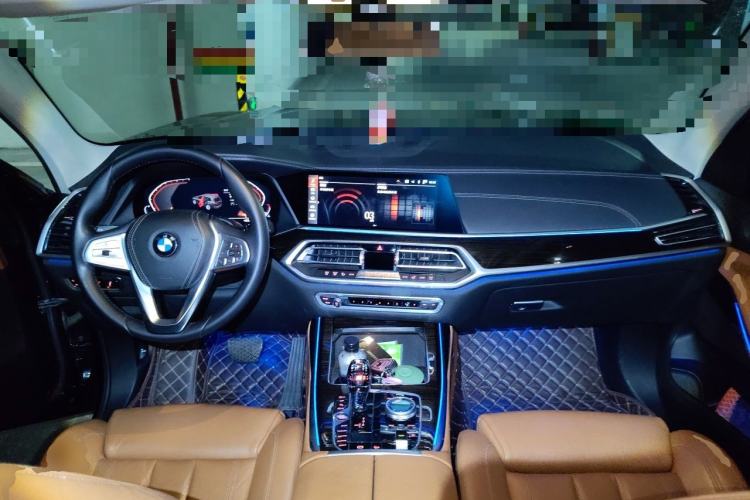 Used BMW X7  Center Console
