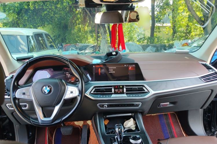 Used BMW X7 2019 xDrive40i Luxury Package with Leading Features Center Console