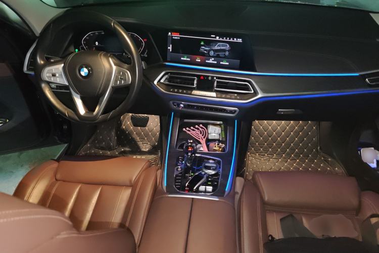 Used BMW X7 2019 xDrive40i Luxury Package with Leading Features Center Console